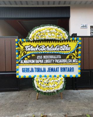 Papan Bunga Duka di Taba Penanjung
