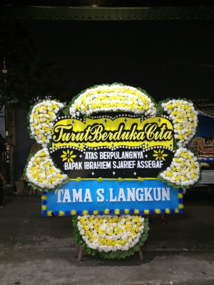 Papan Bunga Duka di Taba Penanjung